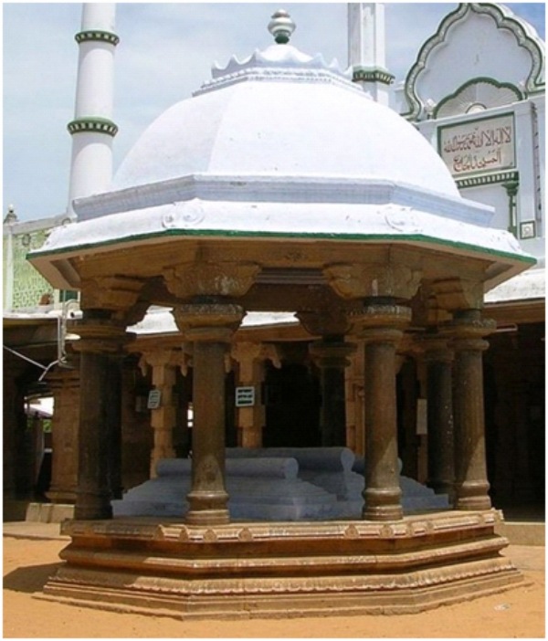 Is Keelakarai Old Jumma mosque is built over Hindu Temple - Let analyse the fact Is Keelakarai Old Jumma mosque is built over Hindu Temple - Let analyse the fact