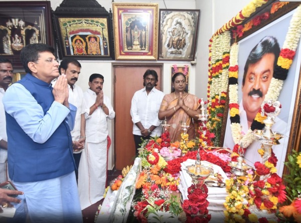 Union Minister Piyush Goyal visited Vijayakanths house and paid homage to his portrait Union Minister Piyush Goyal visited Vijayakanths house and paid homage to his portrait