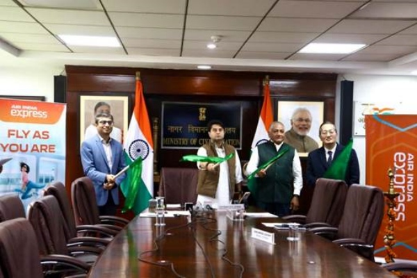Jyotiraditya Scindia Flags Off Flight Connecting Ayodhya to Bangalore, Kolkata 
