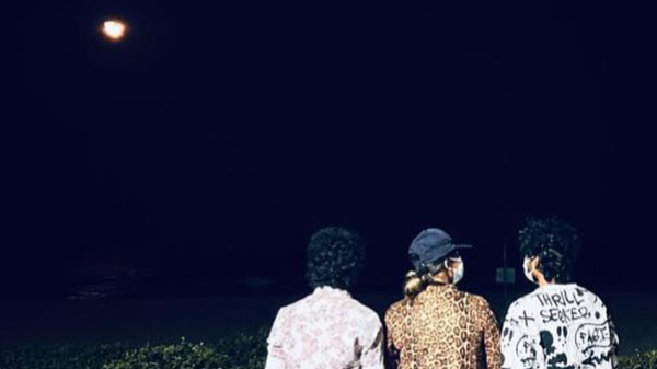 bigg boss 7 contestant Nixon took pictures together with Vanithas daughter Jovika bigg boss 7 contestant Nixon took pictures together with Vanithas daughter Jovika