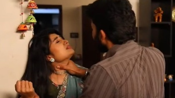 tamilum saraswathiyum serial January 30th episode Kalivaradhan and Arjun try to kill Meghna