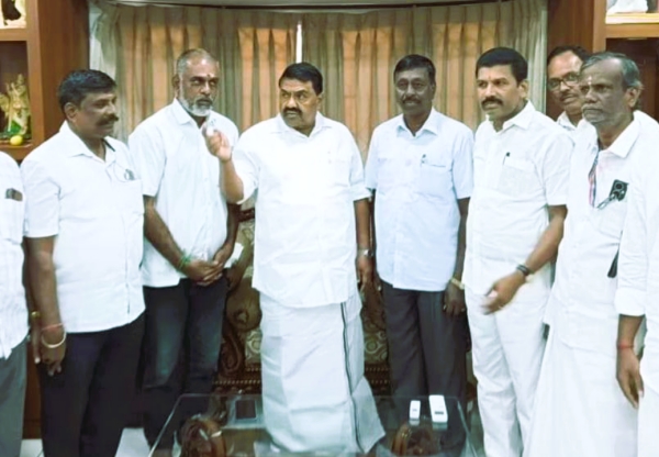 Yadava Maha Sabha has demanded that the Yadavs are the deciding force in the 100 constituencies result Yadava Maha Sabha has demanded that the Yadavs are the deciding force in the 100 constituencies result