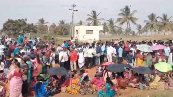 How did the people gathered in support of MLM company in Coimbatore
