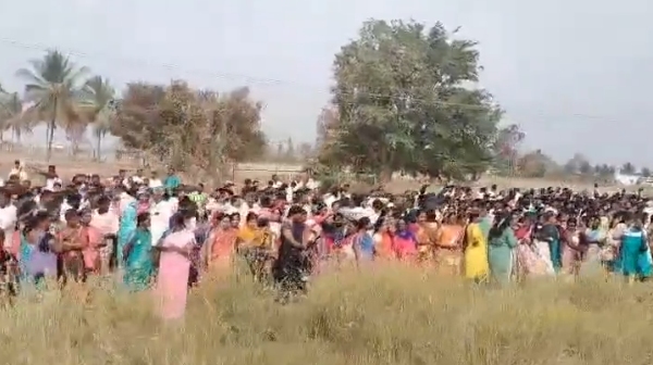 How did the people gathered in support of MLM company in Coimbatore