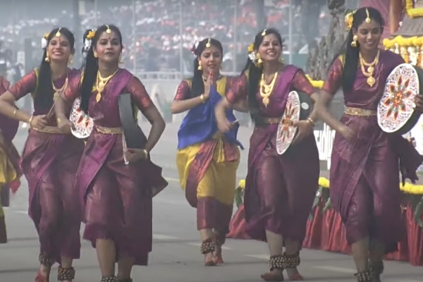 Tamil Nadus kudavolai system of participating in decorative chariots in Delhi: specialties?