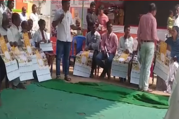 Koppal Panchayat President Farida Begaum refuses to hold PM Modis Poster about Viksit Bharat Sankalp Yatra in karnataka 