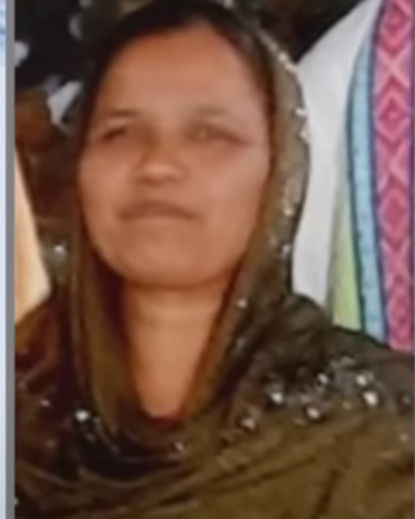 Koppal Panchayat President Farida Begaum refuses to hold PM Modis Poster about Viksit Bharat Sankalp Yatra in karnataka 