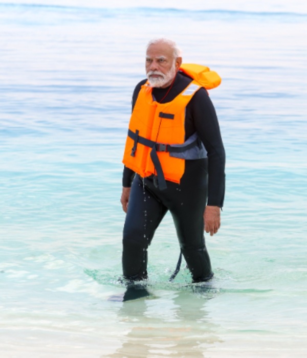  PM Narendra Modi tries snorkeling and enjoys his time on Lakshadweep beach 
