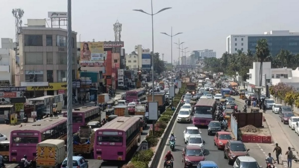 Heavy traffic issue Old Mahabalipuram Road due to rain and Metro train work 