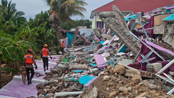 Powerful earthquake hits Indonesia shocked the people 