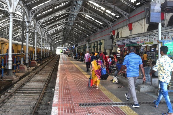 Railways to Broadcast Ayodhya Ram Mandir Pran Pratishtha ceremony live on 9000 Screens 