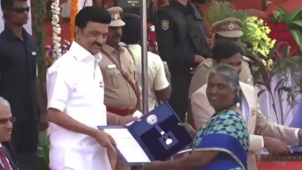  pooranam Ammal, who received an award from Chief Minister M.K.Stalin, urged women to move forward with confidence 
