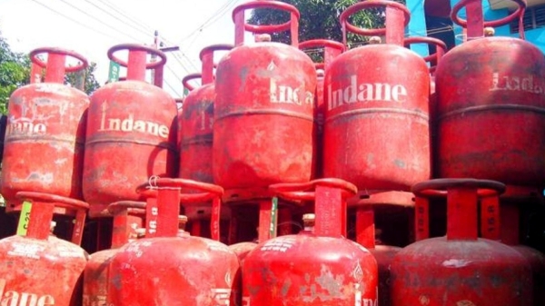 Commercial LPG cylinder prices slashed by Rs 4.50 in New Year relief 