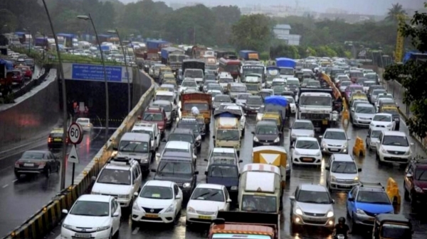 Heavy traffic jam in Singaperumal koil 