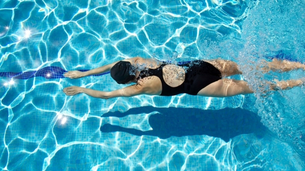 What should non swimmers do when they fall in water? 