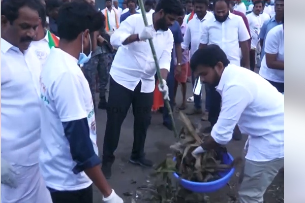 Annamalai is cleaning Trichy Market ahead of Modi visit 