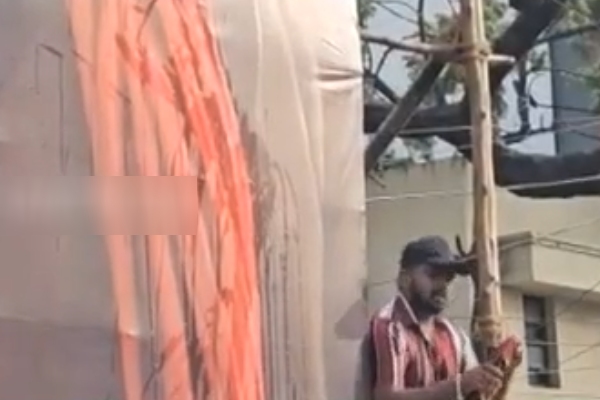  Dhanush fans welcomed Captain Miller movie by anointing beer on his cutout
