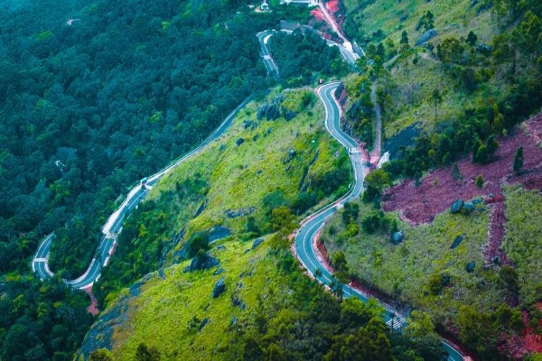 Who went to Ooty and Kodaikanal, please go to Munnar, because Munnar- Bodimettu road open 