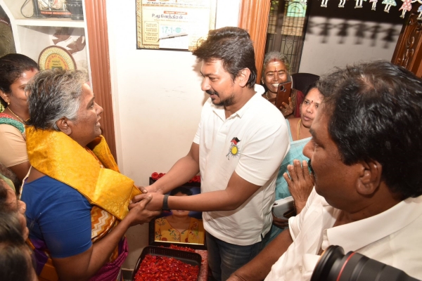 Minister Udhayanidhi thanked Madurai Puranam Ammal for donating land worth 4 crores to Govt school Minister Udhayanidhi thanked Madurai Puranam Ammal for donating land worth 4 crores to Govt school