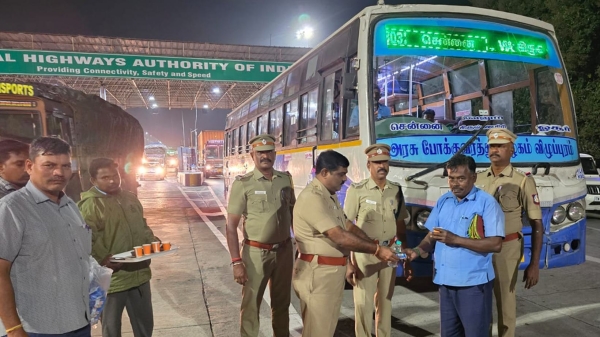 Vellore police gave a pleasant surprise at Pallikonda toll gate on Chennai Bangalore Highway 