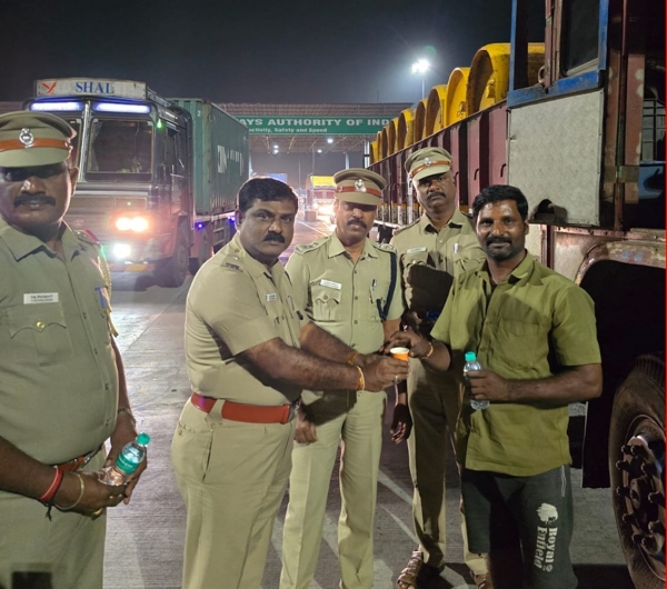 Vellore police gave a pleasant surprise at Pallikonda toll gate on Chennai Bangalore Highway 