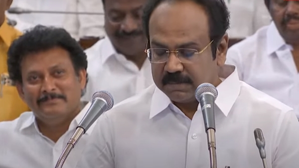 Do you know what Anbil Mahesh doing when Minister Thangam thennarasu was reading the budget?