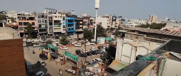 A roadside food shop owner in Jaipur has become a billionaire today