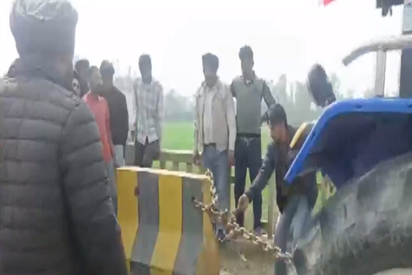 Delhi Chalo 2.0: Protesting farmers forcibly remove cement barricade in Haryana 