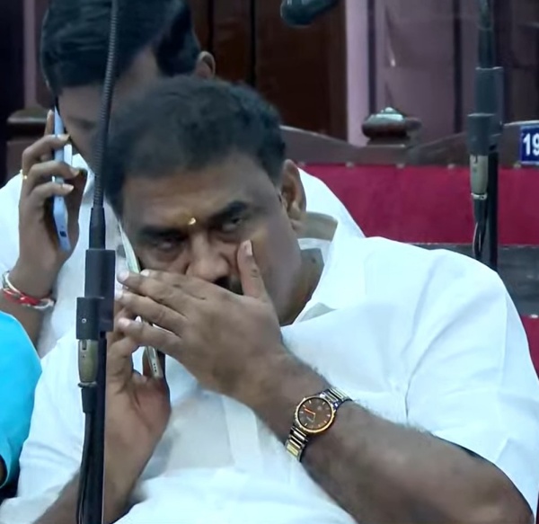 While Chennai Mayor Priya presenting the Corporation Budget Councilors talking on their cell phones 