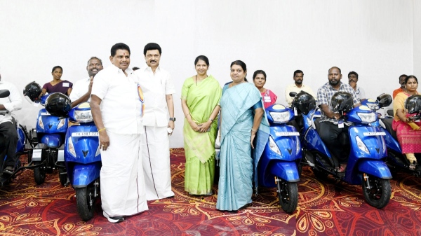 MK Stalin praises Kanimozhi MP in tuticorin