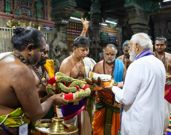 I feel privileged to have darshan at Madurai Meenakshi Amman Temple says PM Modi I feel privileged to have darshan at Madurai Meenakshi Amman Temple says PM Modi