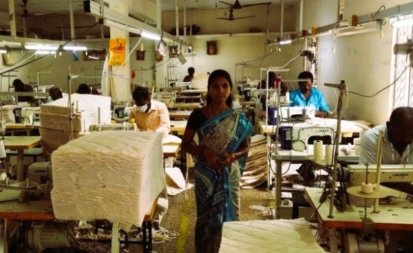 Karur Amuthavalli benefited from the scheme brought by the Chief Minister and has started her own textile business Karur Amuthavalli benefited from the scheme brought by the Chief Minister and has started her own textile business