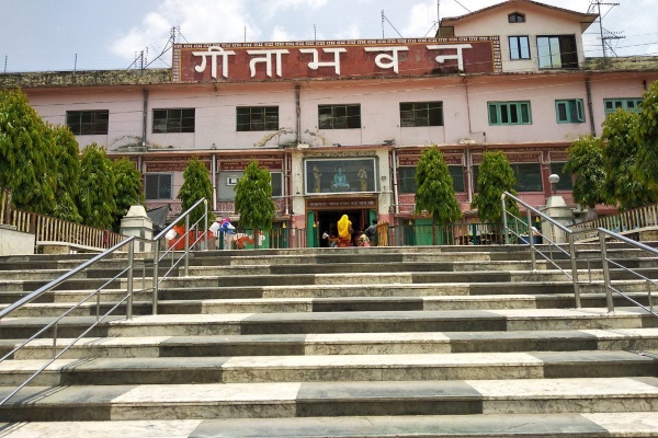  Places that offer free food and accommodation to various states of India 