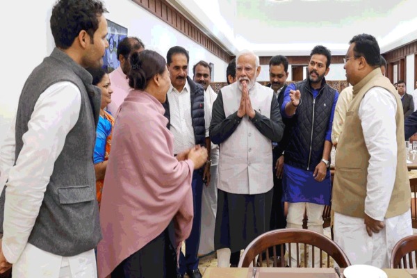 Im going to punish you today, come with me PM modi surprise call to 8 MPs Im going to punish you today, come with me PM modi surprise call to 8 MPs