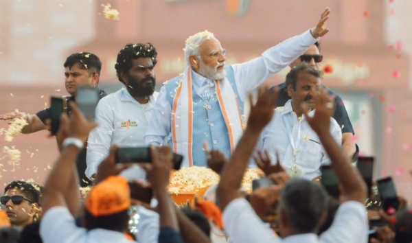 Why did PM Modi praise MGR and Jayalalitha? 