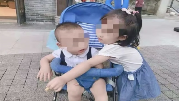 Do you know who is this Young chinese couple and what happened to their 2 children in China