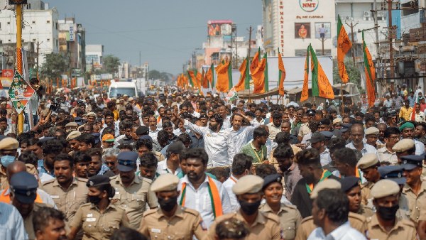 Thieves ganged up on Annamalai yathra in Tiruvallur: Cash, cell phones stolen from five people 