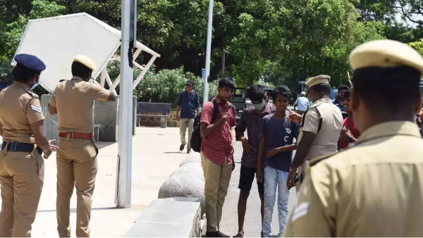 Police force deployed in Marina Elliots beach ahead of Valentines day Police force deployed in Marina Elliots beach ahead of Valentines day