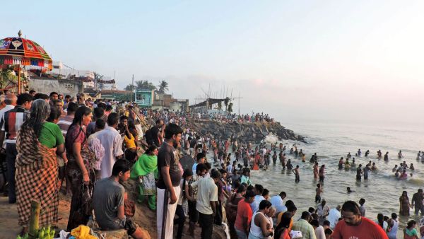Masi Magam Holy bath: Kumbam Sun Simmam Moon Pray for our ancestors 