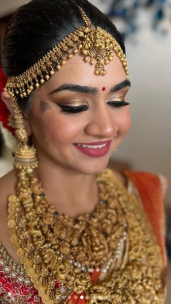 Actor Vijayakumars granddaughter Diyas wedding beautician about she good character 