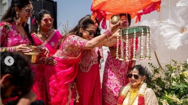 Why Relatives cried by Vijayakumars granddaughter at Sangeet function