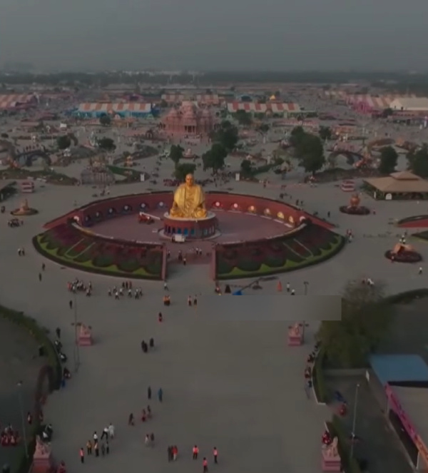 Who is Mahant Swami Maharaj a crorepati saint? 