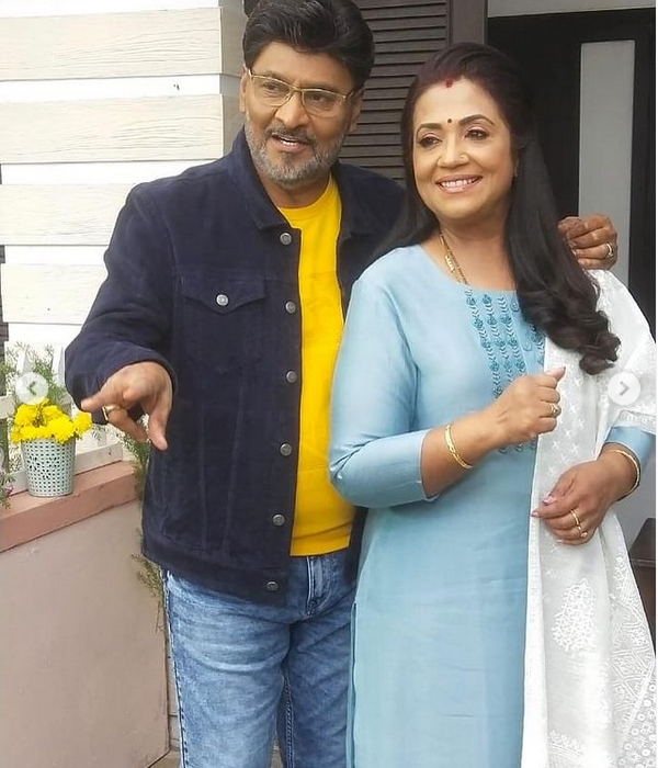 Actress Poornima and Bhagyaraj 40th wedding anniversary