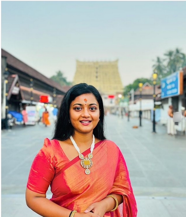 siragadikka aasai serial Actress Gomathi Priya birthday post in Instagram page