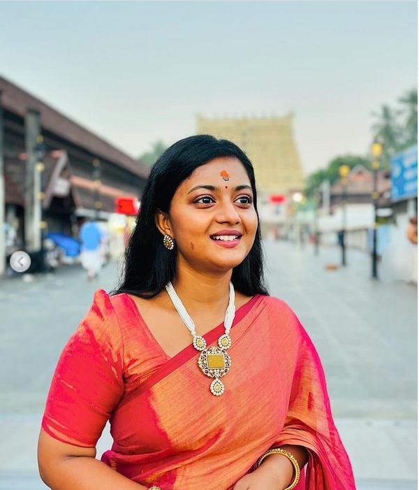 siragadikka aasai serial Actress Gomathi Priya birthday post in Instagram page