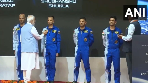 What is Gaganyaan mission that PM Modi has introduces 4 pilots 