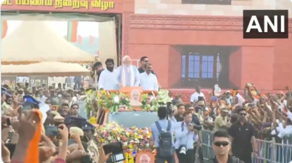 PM Modi arrives in an open van with Annamalai and L Murugan at the closing ceremony of En Mann Ek Makkal padayatra in Tiruppur PM Modi arrives in an open van with Annamalai and L Murugan at the closing ceremony of En Mann Ek Makkal padayatra in Tiruppur