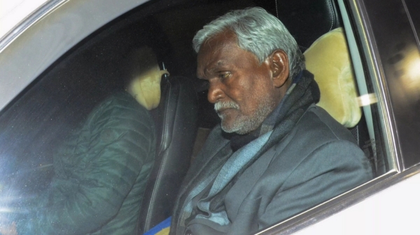  Jharkhand MLAs Flown to hyderabad as Champai Soren Kept On Hold By Governor 