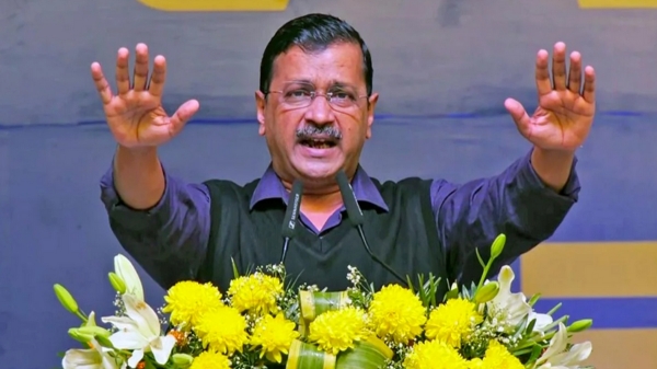 Delhi Police Crime Branch serve notice to Arvind Kejriwal Over AAPs Poaching Claim 