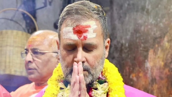 Rahul Gandhi visited the Vedvyas temple in Odisha and he asked the priest to put a small tilak on his forehead 